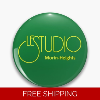 Le Studio Pin Irish Green Yellow logo MH